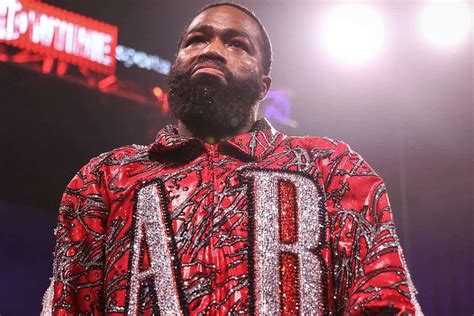 Fans concerned as Adrien Broner posts emotional naked shower。